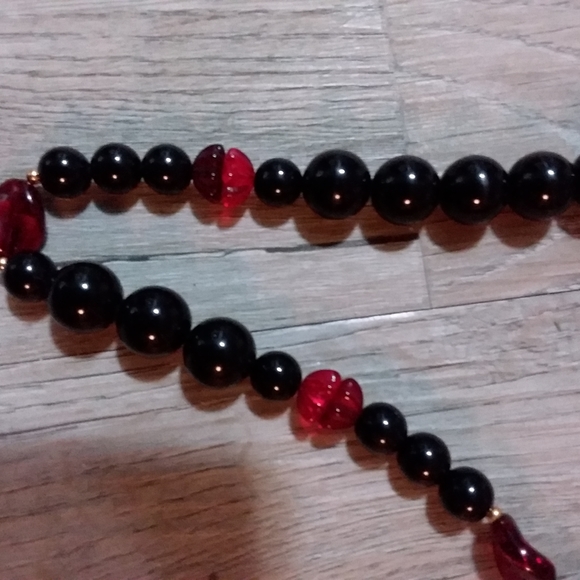 Vintage red..black..gold necklace - Picture 3 of 4